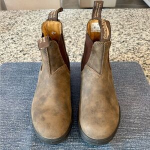Blundstone #585 Chelsea Boot in Rustic Brown Women’s Size 8.5